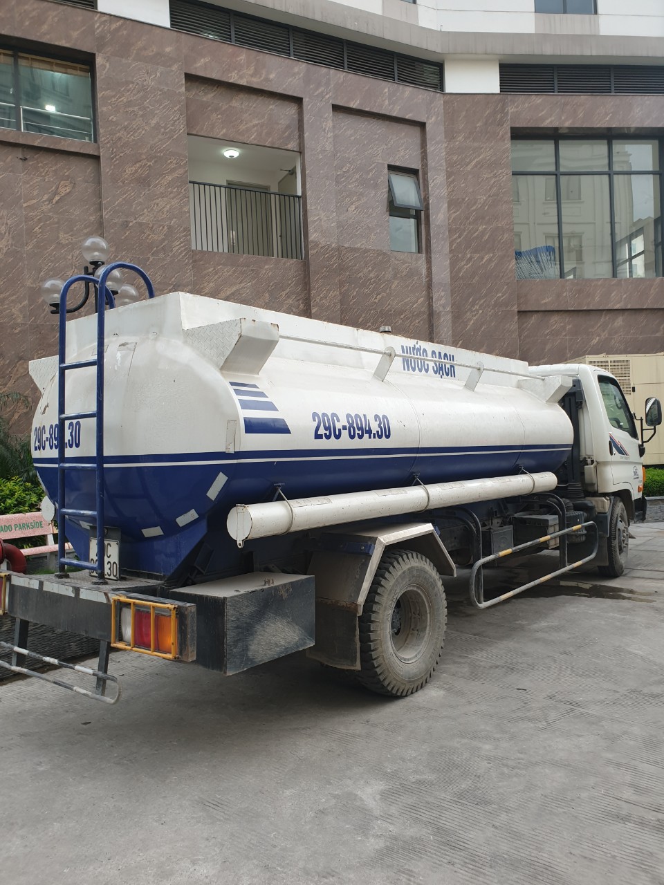 Cho thuê xe bồn chở nước tại công trình